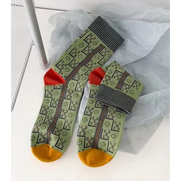 Férfi  geometrikus patchwork mintás zokni