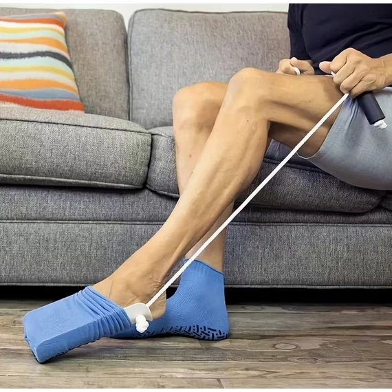 Zoknisegítő felhúzó eszköz