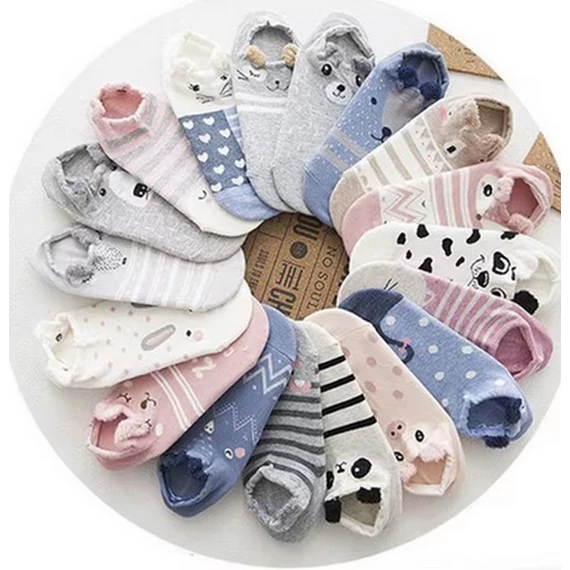 Női koreai állatfigurás fehér bokazokni