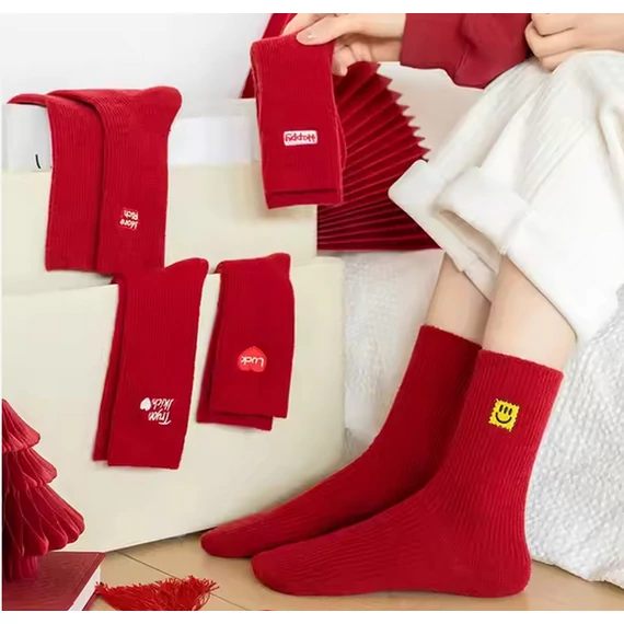 Női piros újévi Merino gyapjút is tartalmazó zokni (3)