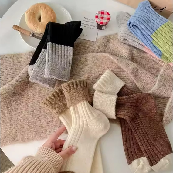 Téli két tónusú szürke-fekete színű női gyapjú zokni