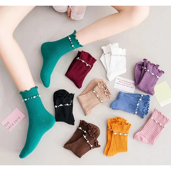 Női fodros gyöngyös díszítésű sötét barna pamut zokni 